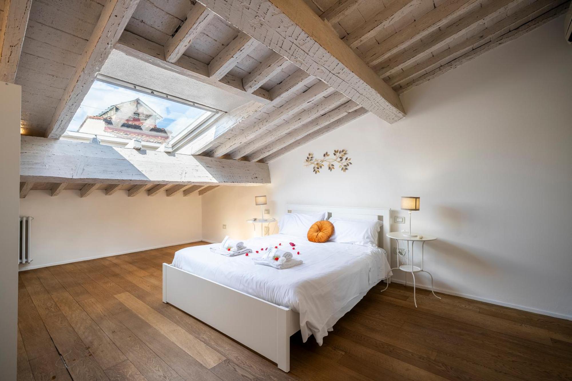 Duomo View And Hammam Apartment ฟลอเรนซ์ ภายนอก รูปภาพ
